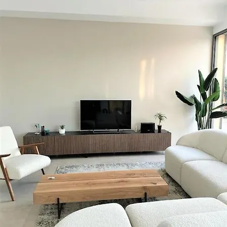 Raphael, Contemporaine, Piscine, Plage Villa
